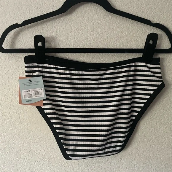 ๐5/$15๐NWT Shade & Shore Black and White Striped Swim Bottoms - Picture 2 of 2